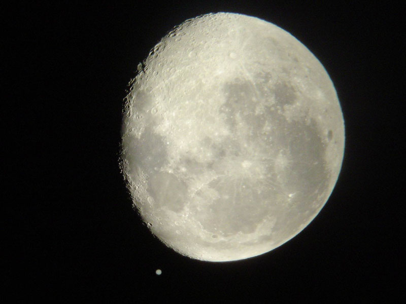 Grazing occultation of Jupiter, 27 February 2005 [64K]