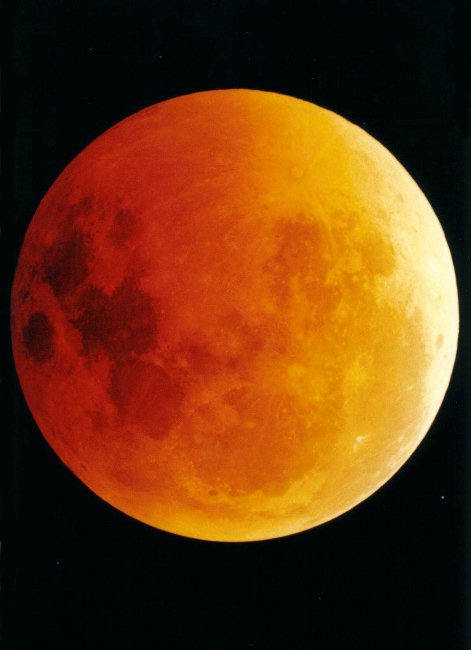 Total eclipse of the Moon, 17 July 2000 [35K]